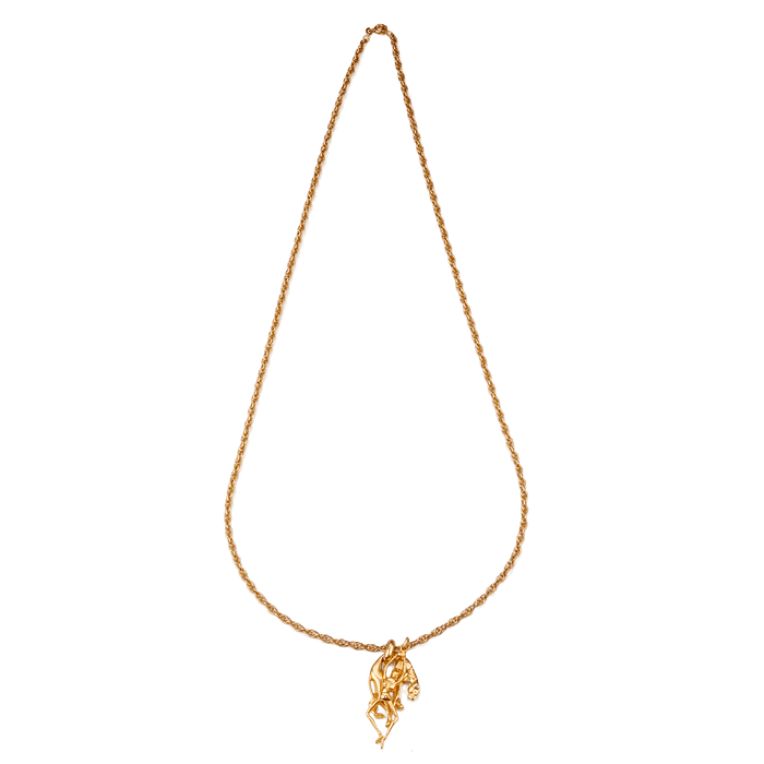 Collier doré avec pendentif silhouette dansante, chaîne torsadée raffinée.