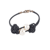 Bracelet en cordon de cuir ethnique orné de perles de culture